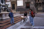 Students talk with Professor Pagni, 1996