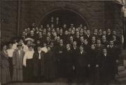Class of 1909 outside Bosler Hall, 1905