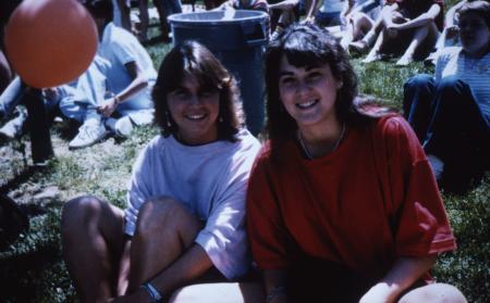 Pair gives big smiles, c.1986
