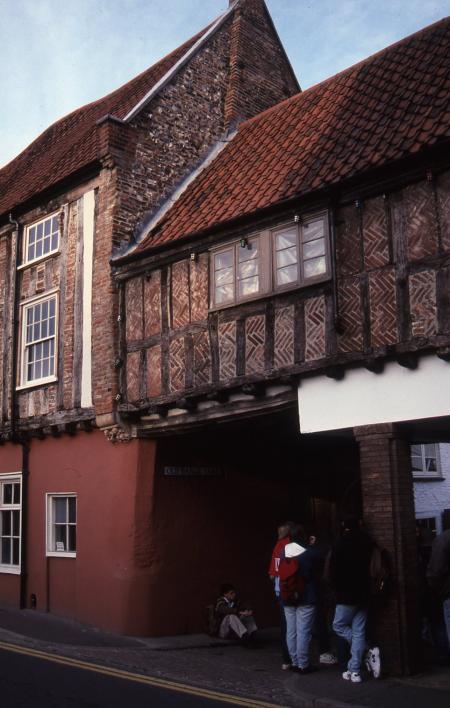Students stand under a building in Norwich, 1995