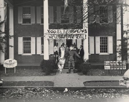 Homecoming spirit display by Phi Epsilon Pi, 1949