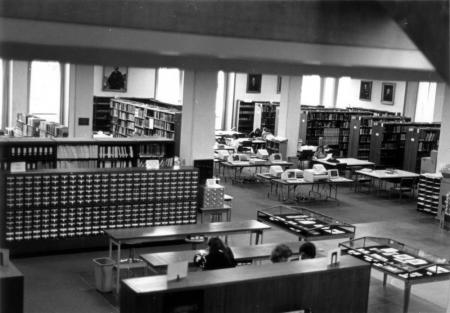 Spahr Library reference area, 1985