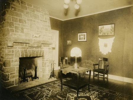 Phi Kappa Psi house interior, c.1910