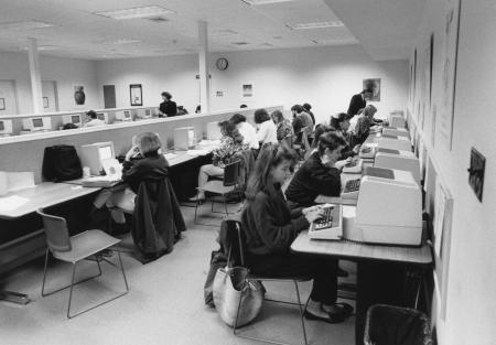 Students in the HUB Microroom, 1990