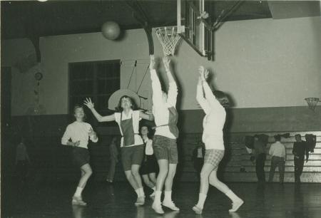 Phi Mu basketball game, 1960