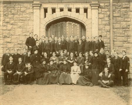 Class of 1900 outside Denny Hall, 1896