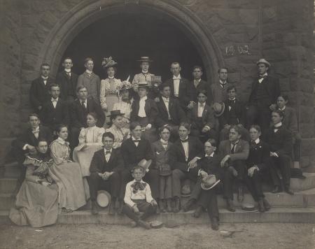 Students outside Bosler Hall, 1902