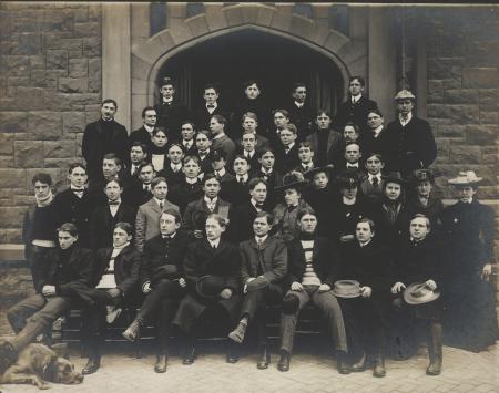 Class of 1904 outside Denny Hall, 1903