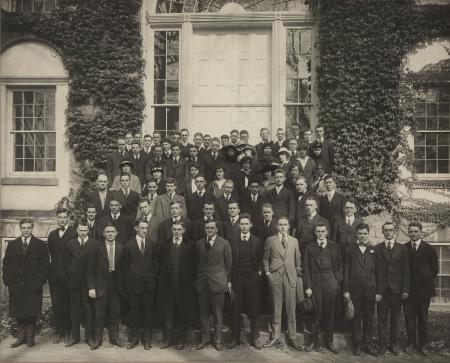 Class of 1917 outside Old West, 1916