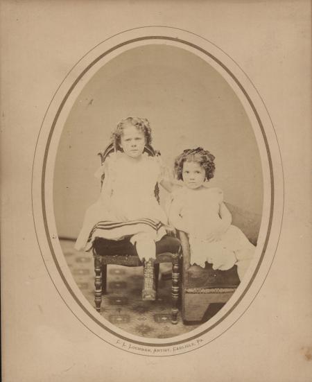 Zatae Longsdorff with sister, c.1875