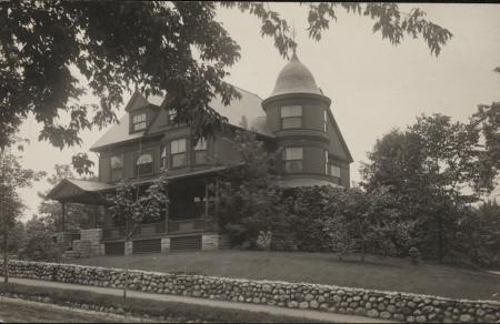 Zatae Longsdorff's home, 1910
