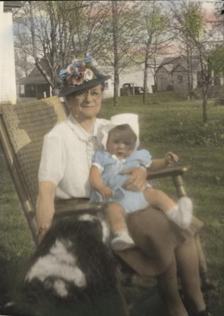 Zatae Longsdorff with granddaughter, 1941