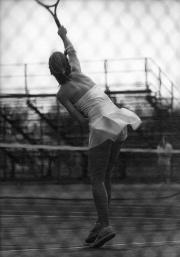 Reaching for the ball, 1983