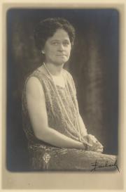 Zatae Longsdorff, c.1930