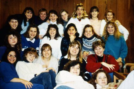 Students gather for a picture, c.1995