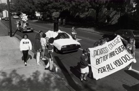 Sorority Homecoming floats, 1987