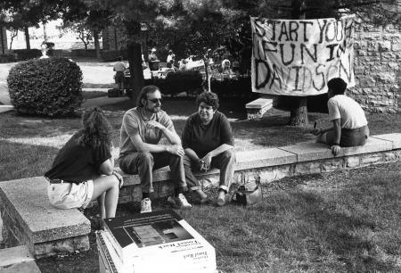 Move-In Day, 1993