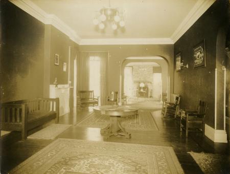 Phi Kappa Psi house interior, c.1910