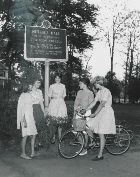 Students outside Metzger Hall, 1963