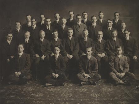 Alpha Chi Rho, 1913