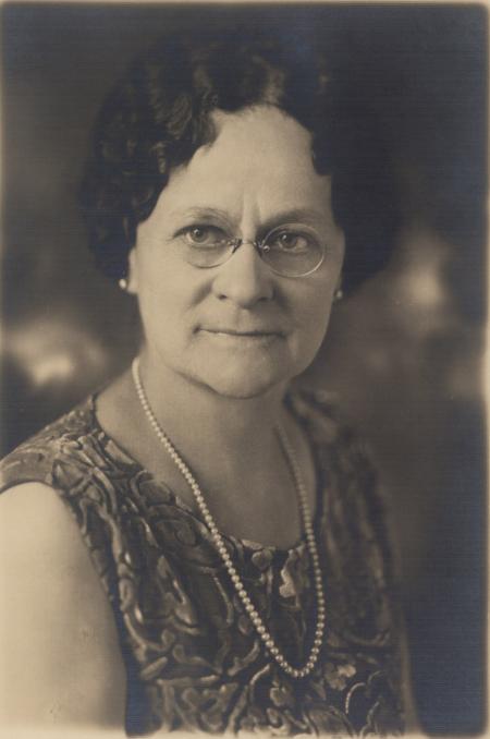 Zatae Longsdorff, c.1930