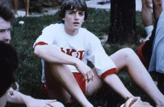 Phi Kappa Psi enjoys meal outside, c.1986