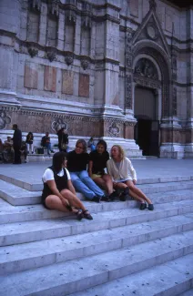 Students sit on the steps of San Petronio, 1996