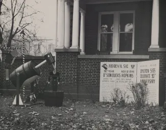 Homecoming spirit display by Sigma Chi, 1949