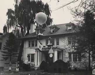 Homecoming spirit display by Alpha Chi Rho, 1949