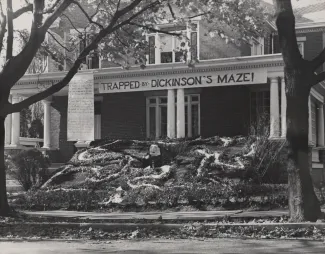 Homecoming spirit display by Sigma Alpha Epsilon, 1951