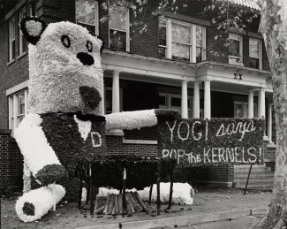 Homecoming spirit display by Sigma Chi, 1960