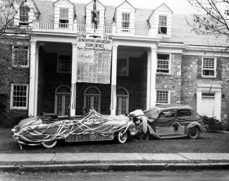 Homecoming spirit display by Phi Delta Theta, 1949