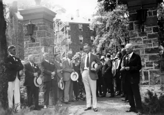 Gateway dedication during Class of 1895 Reunion