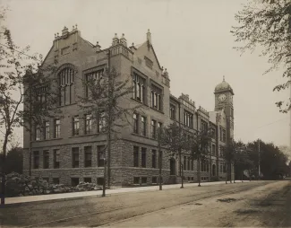 Denny Hall, 1907