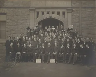 Class of 1902 outside Denny Hall, 1899