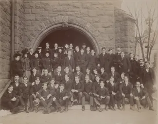 Class of 1902 outside Bosler Hall, 1899