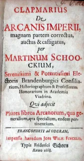 De Arcanis Imperii, magnam partem correctus. Qvi adjecit Plures libros Arcanorum